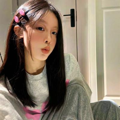 草莓月亮海报